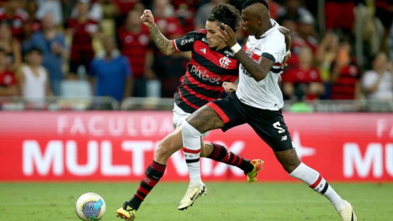 Flamengo vence o São Paulo no Maracanã e volta a ser líder do Campeonato Brasileiro