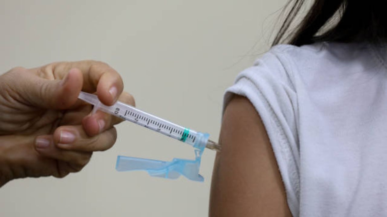 Ministério da Saúde amplia faixa etária de vacinação da dengue em medida preventiva