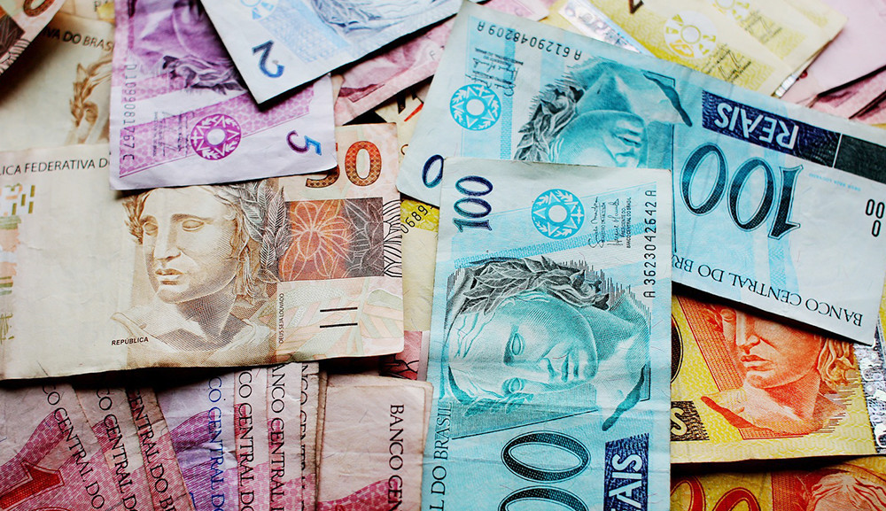 Inflação cresce, real cai