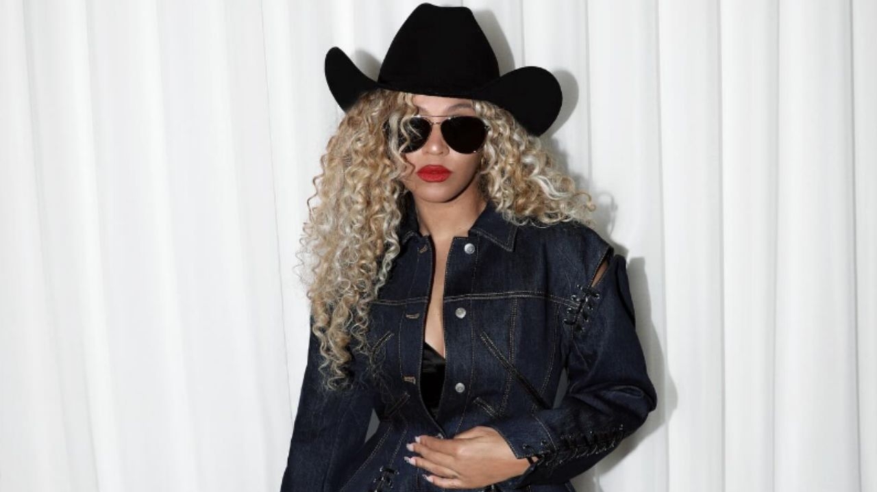 Beyoncé compartilha cuidados de beleza e rotina capilar com produtos de sua marca