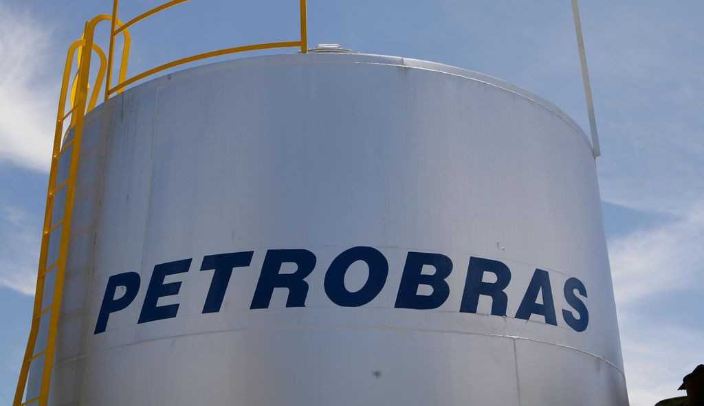 Petrobras anuncia aumento no preço da gasolina nas refinarias
