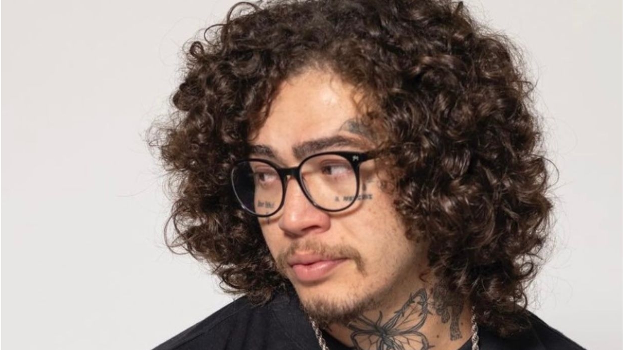 Whindersson Nunes relata que já sofreu perseguição e faz alusão a série da Netflix “Bebê Rena”