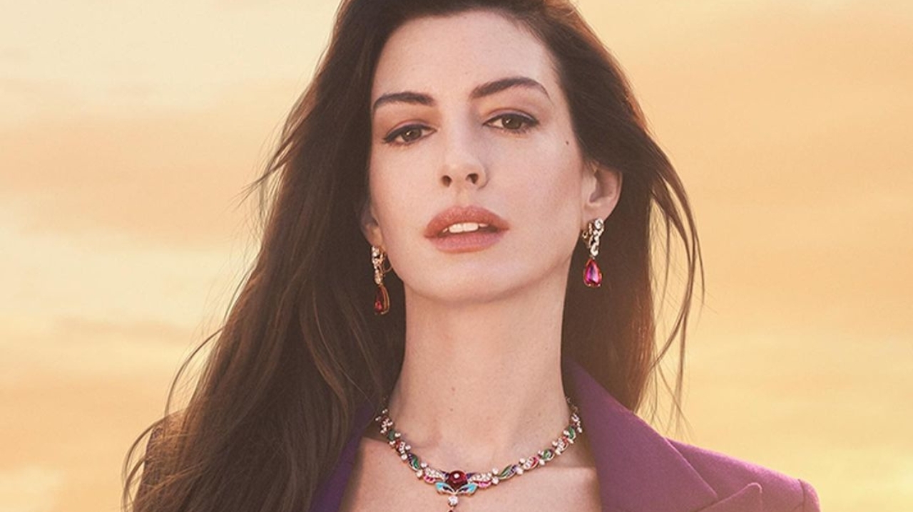 Anne Hathaway comemora cinco anos de sobriedade