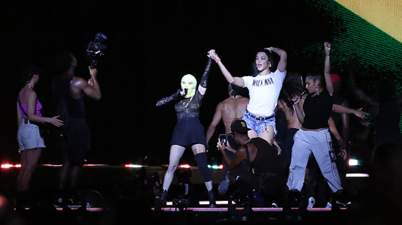 Madonna faz ensaio com presença de público e dá pistas sobre participações especial