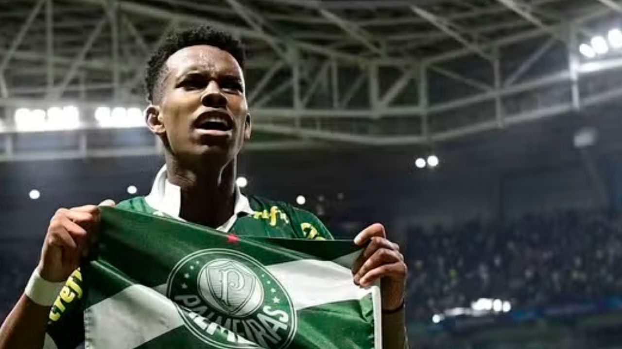 Abel Ferreira luta para segurar Estêvão no Palmeiras diante de interesse estrangeiro