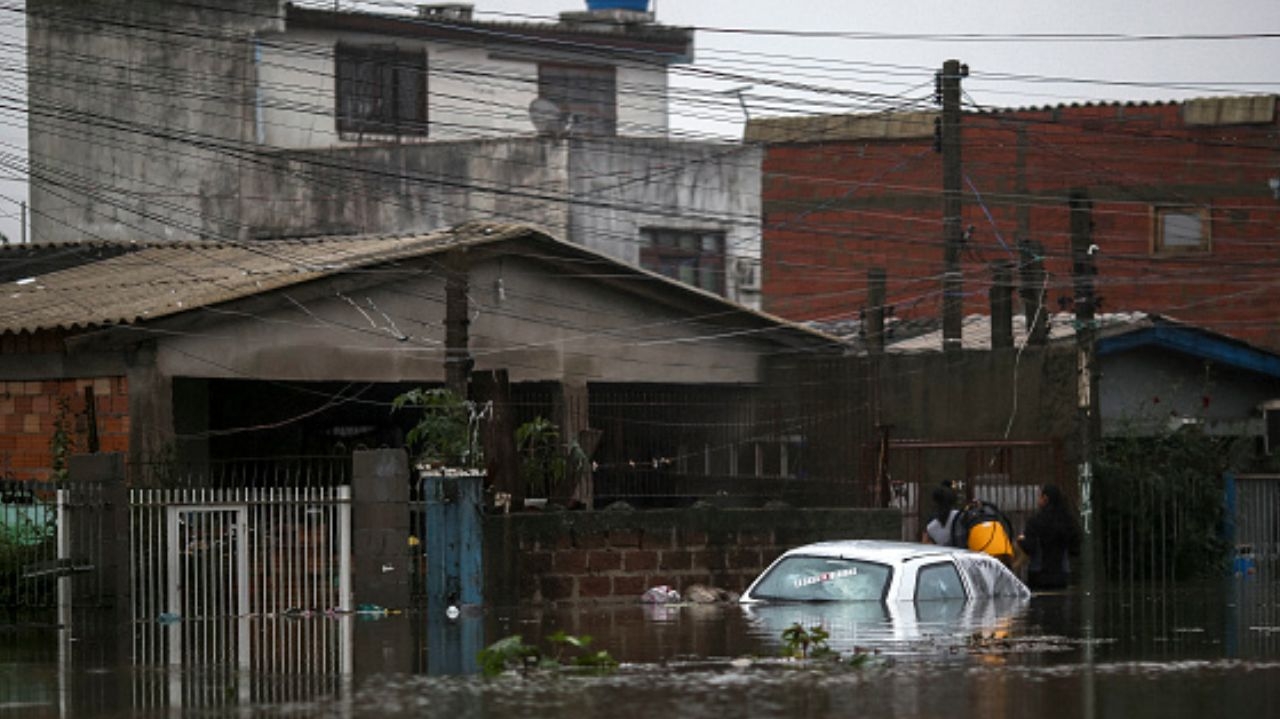 Guaíba atinge 4,56 metros e Porto Alegre decreta calamidade pública