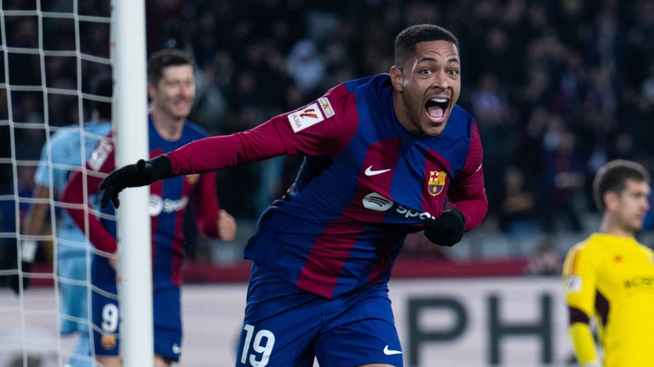Agente de Vitor Roque faz críticas a Xavi por não dar oportunidades ao atleta