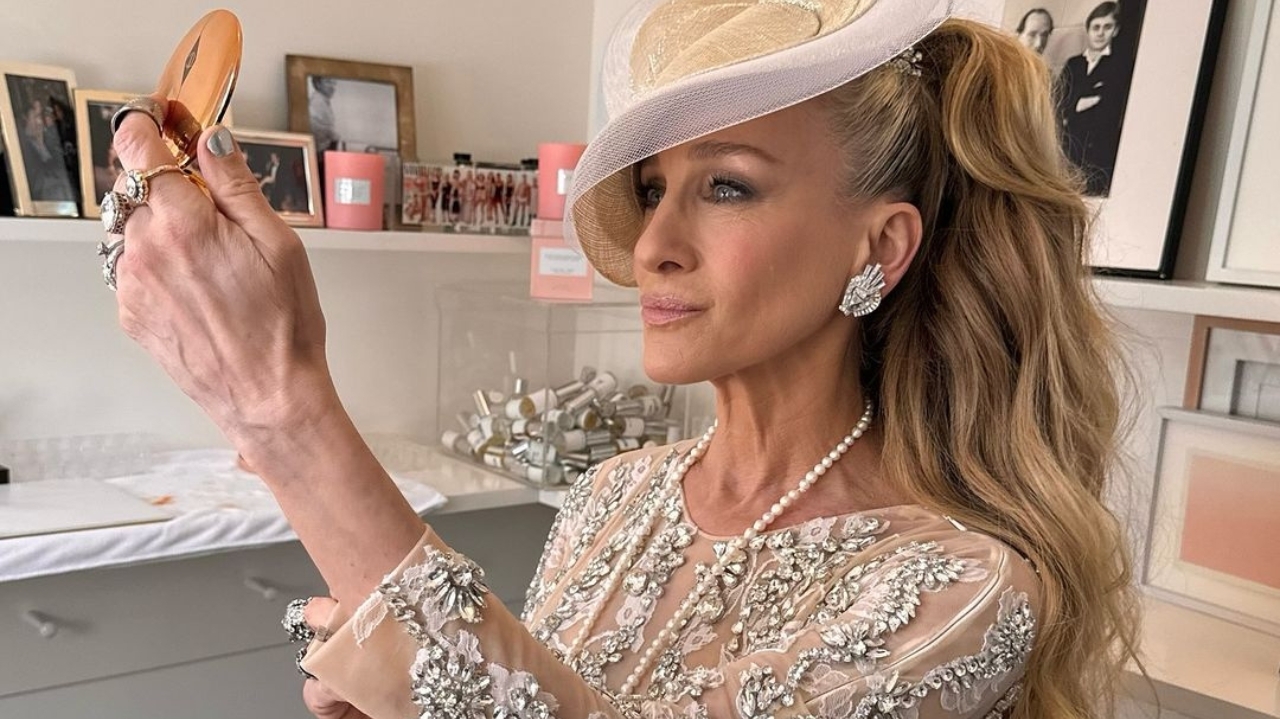 Sarah Jessica Parker marca o Met com vestido de Richard Quinn