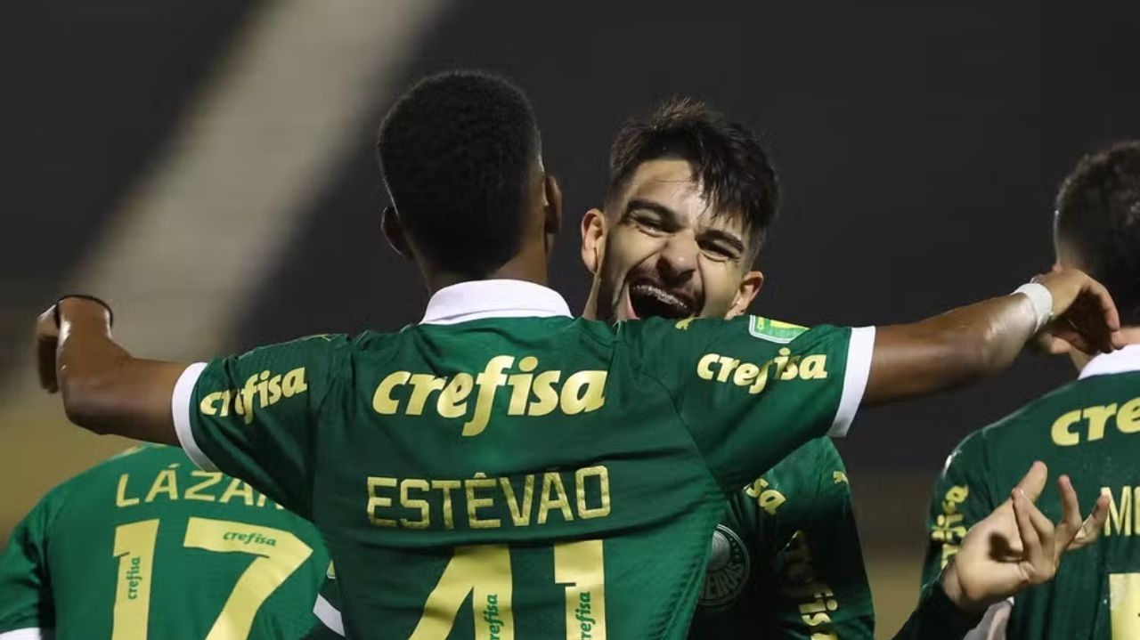Chelsea se dispõe a pagar multa para ter Estevão Willian do Palmeiras, clubes negociam
