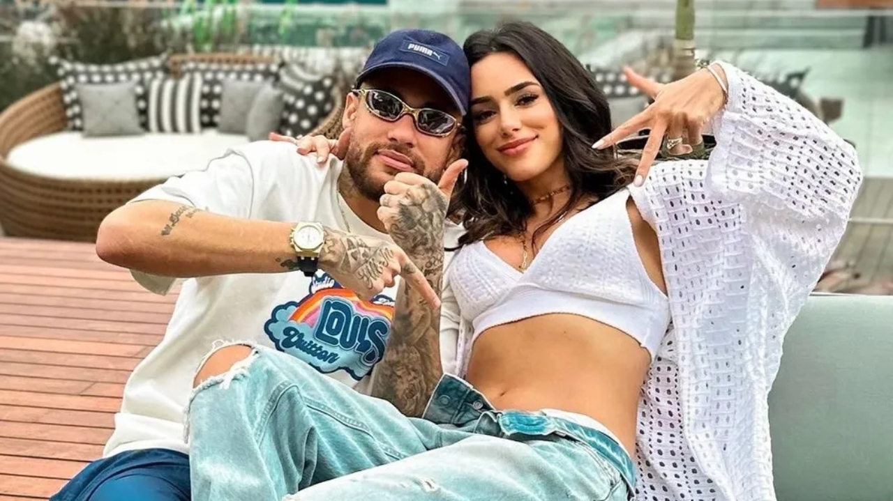 Neymar e Bruna Biancardi fazem compras juntos na Arábia Saudita