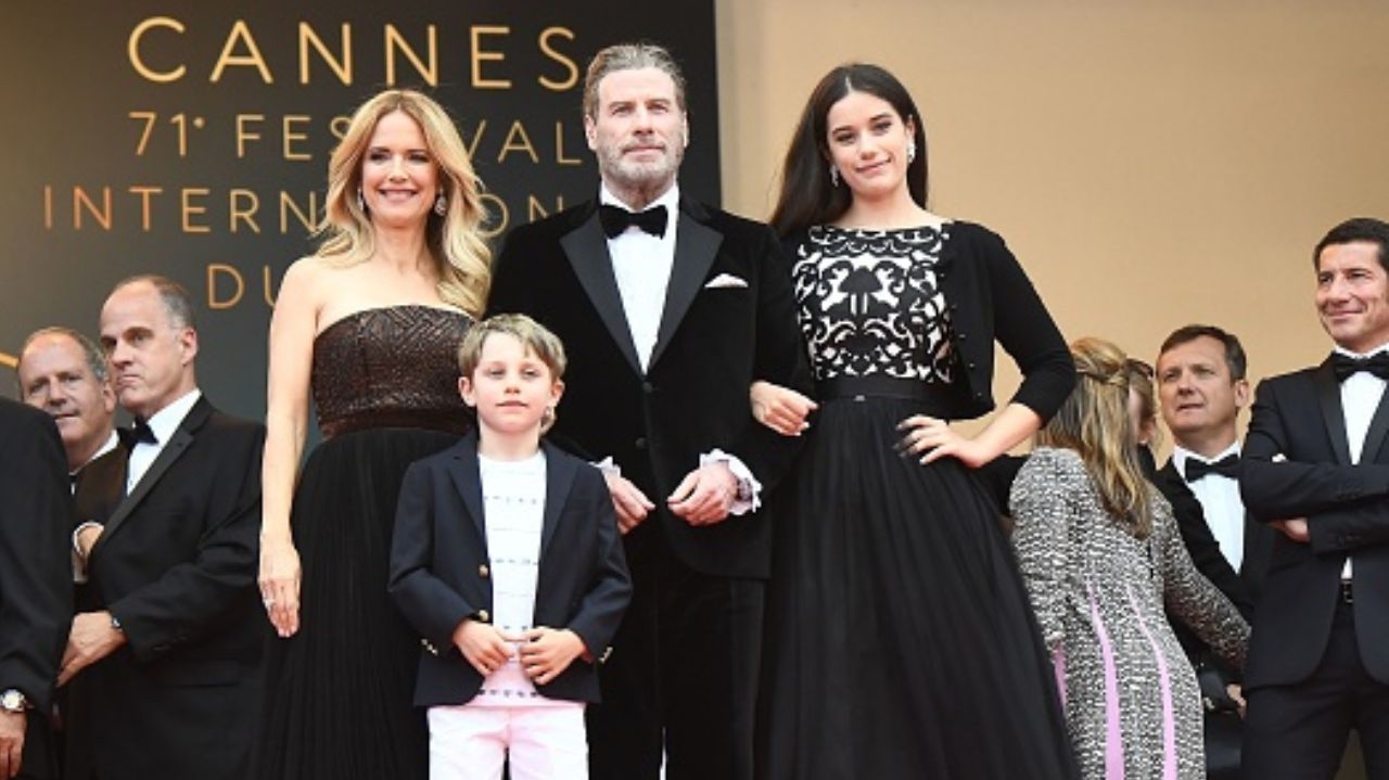 John Travolta se afasta de religião após a morte de sua esposa