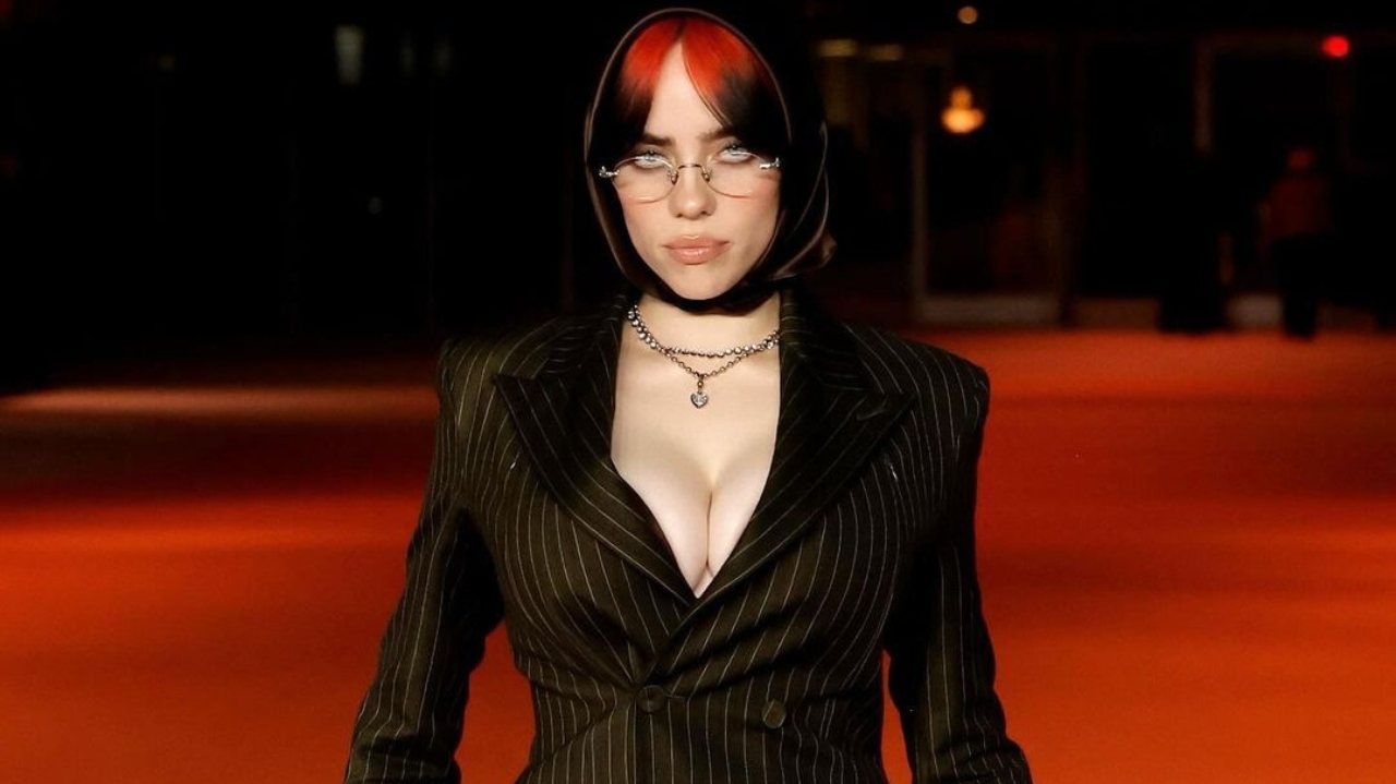Billie Eilish lança clipe nostálgico de “LUNCH” com estética anos 2000