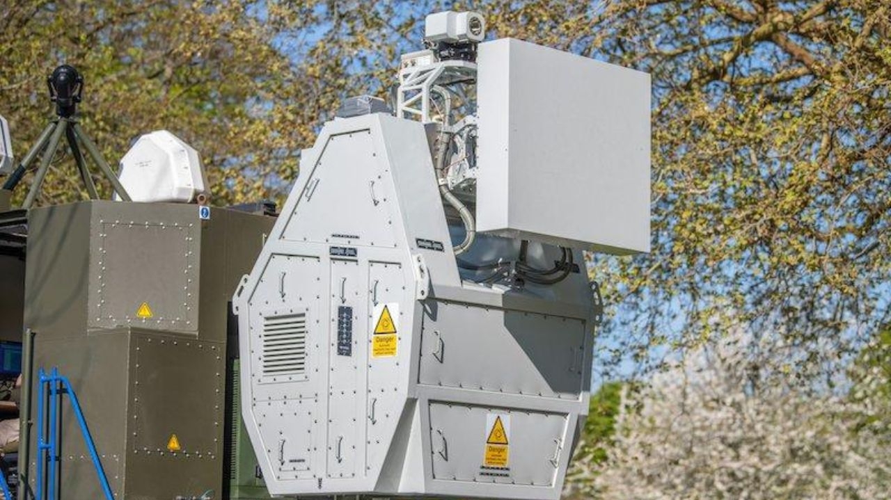 Reino Unido apresenta arma que usa ondas de rádio para derrubar drones