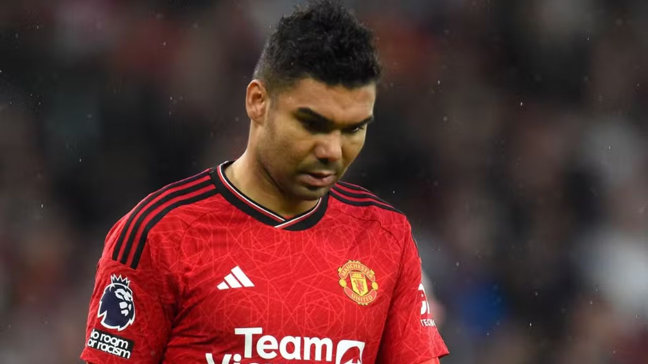 Críticas fazem Casemiro questionar sua função no United