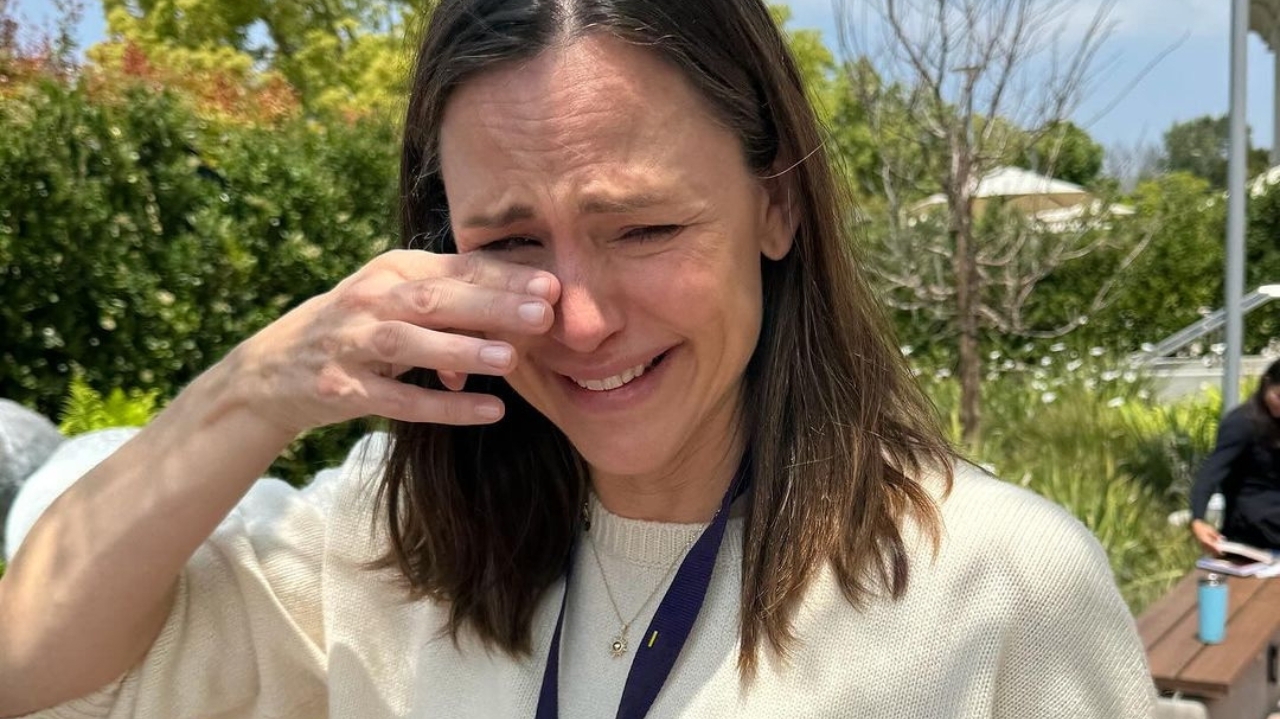Jennifer Garner vai às lágrimas em formatura da filha mais velha