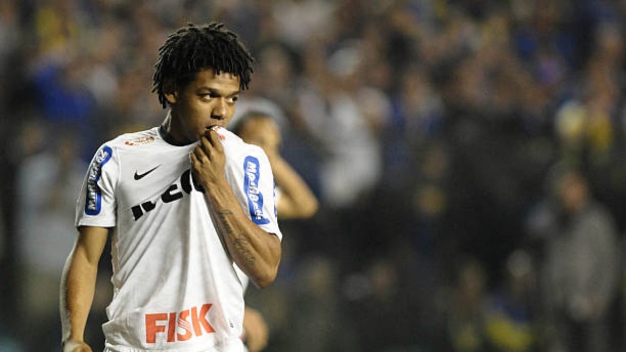 Forte concorrência e idade: Entenda por que o Corinthians não quer Romarinho