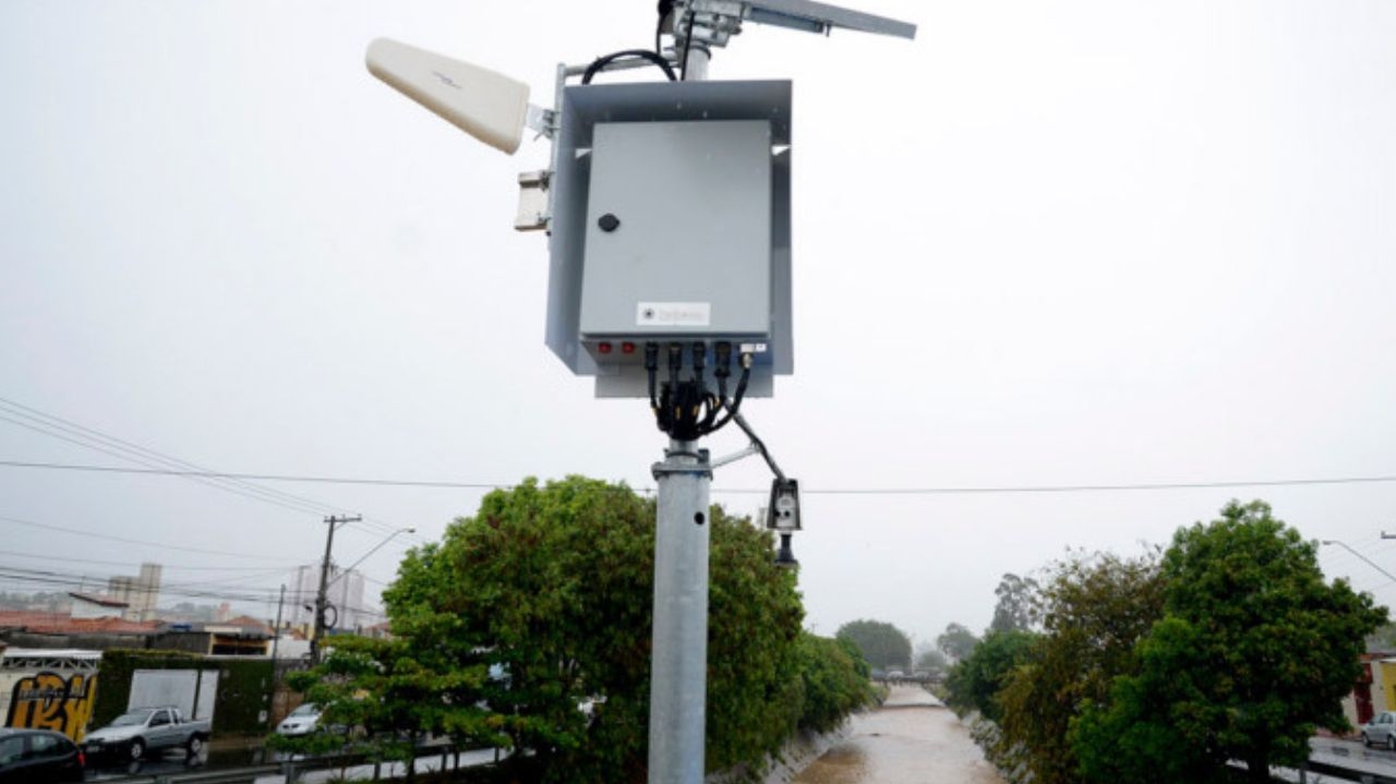 Estações de monitoramento fornecem dados em tempo real sobre desastres naturais no Brasil