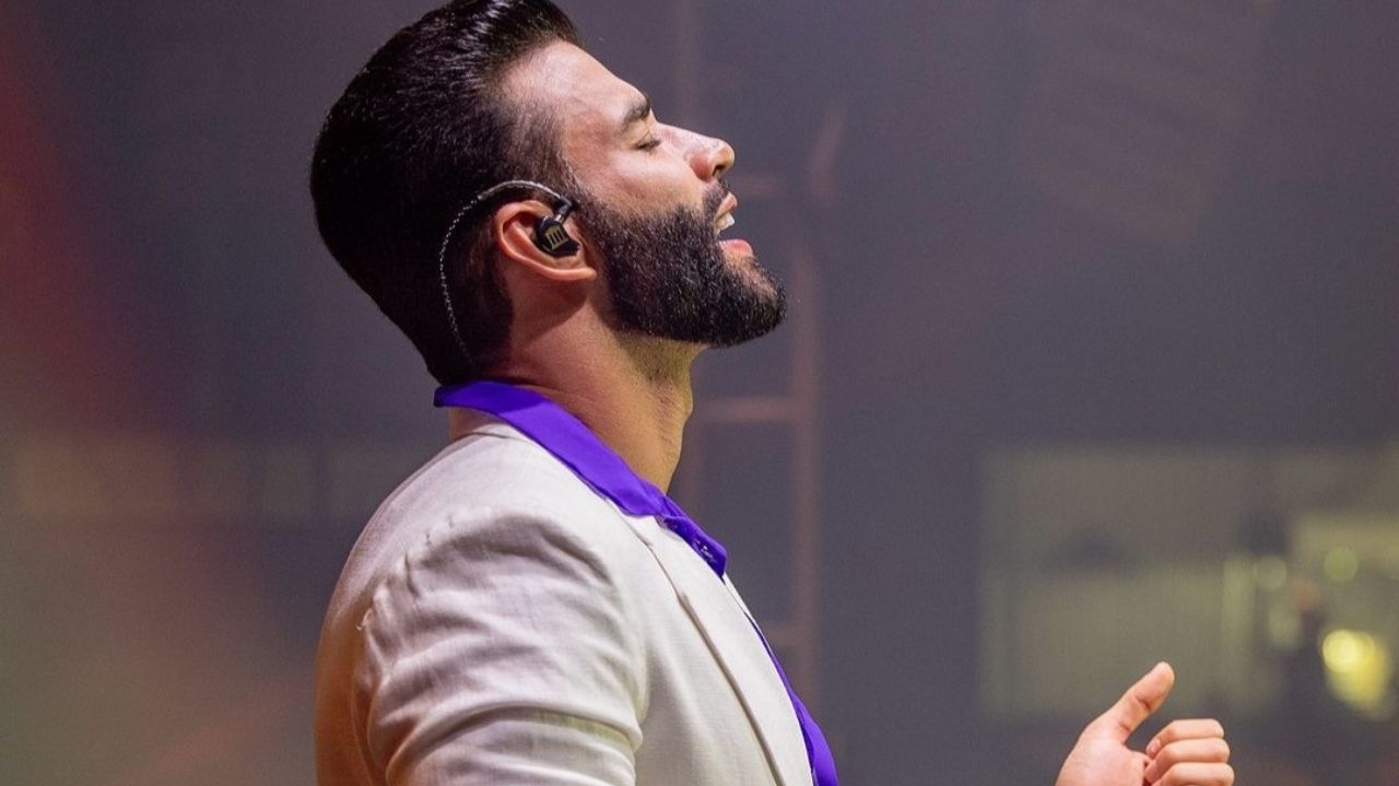 Gusttavo Lima interrompe show e chama atenção de fã fumando maconha