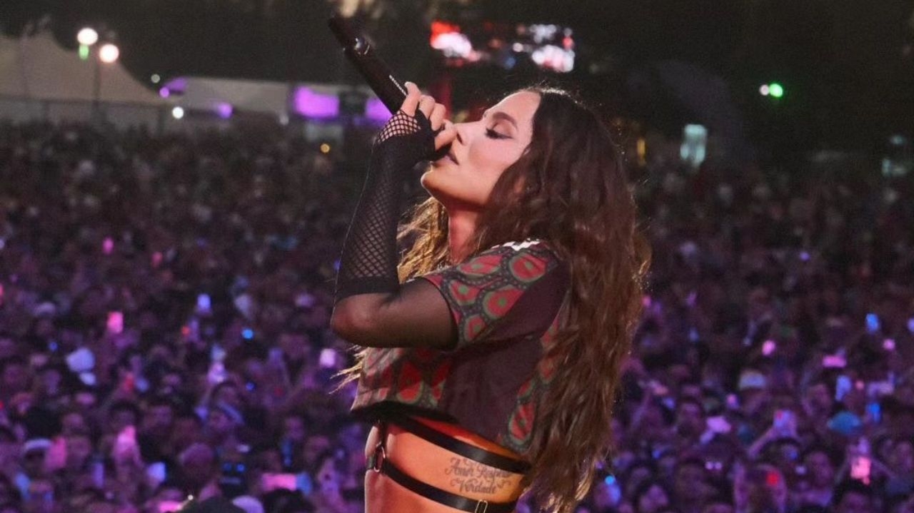 Anitta muda de ideia e revela gostar de turnês: “Aprecio cada segundo”