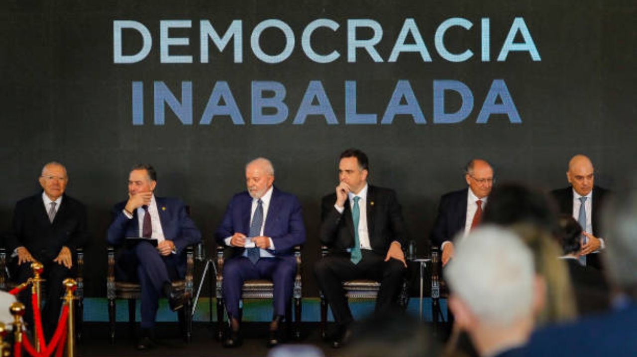 Congresso do governo federal vota para proibir as saídas de detentos no Brasil