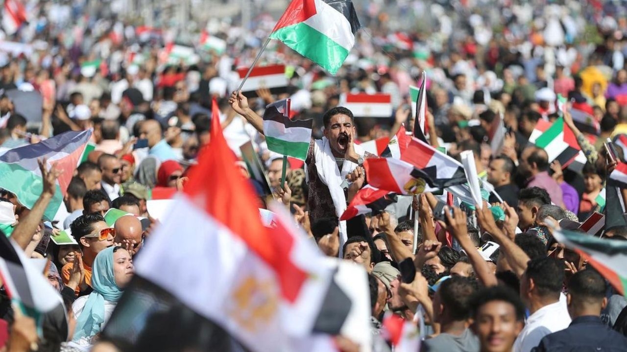 Manifestantes realizam ato pró-palestina em Paris