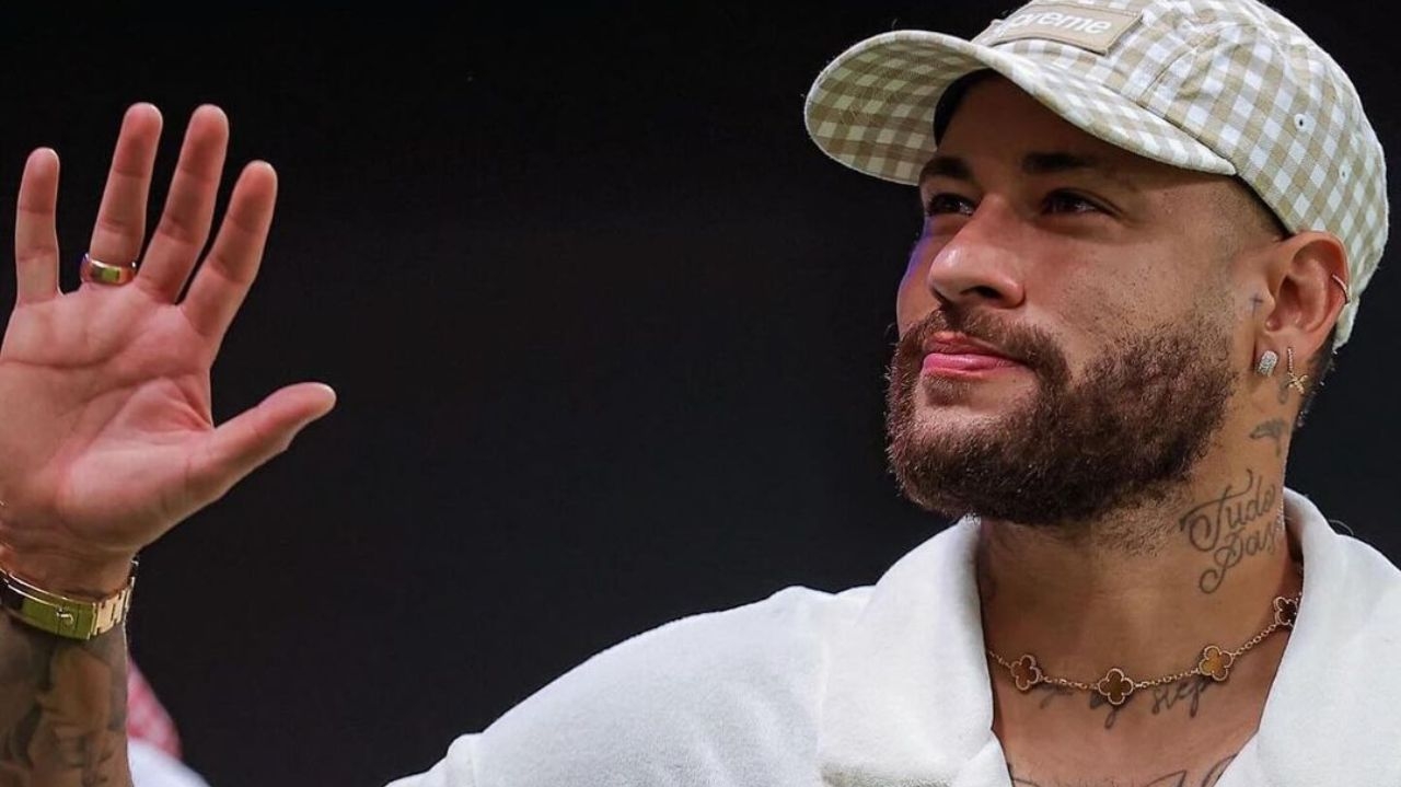 Neymar realiza leilão beneficente em meio a polêmica