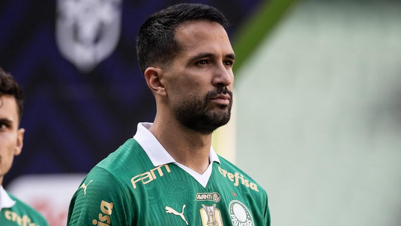 Palmeiras negocia a venda de dois jogadores