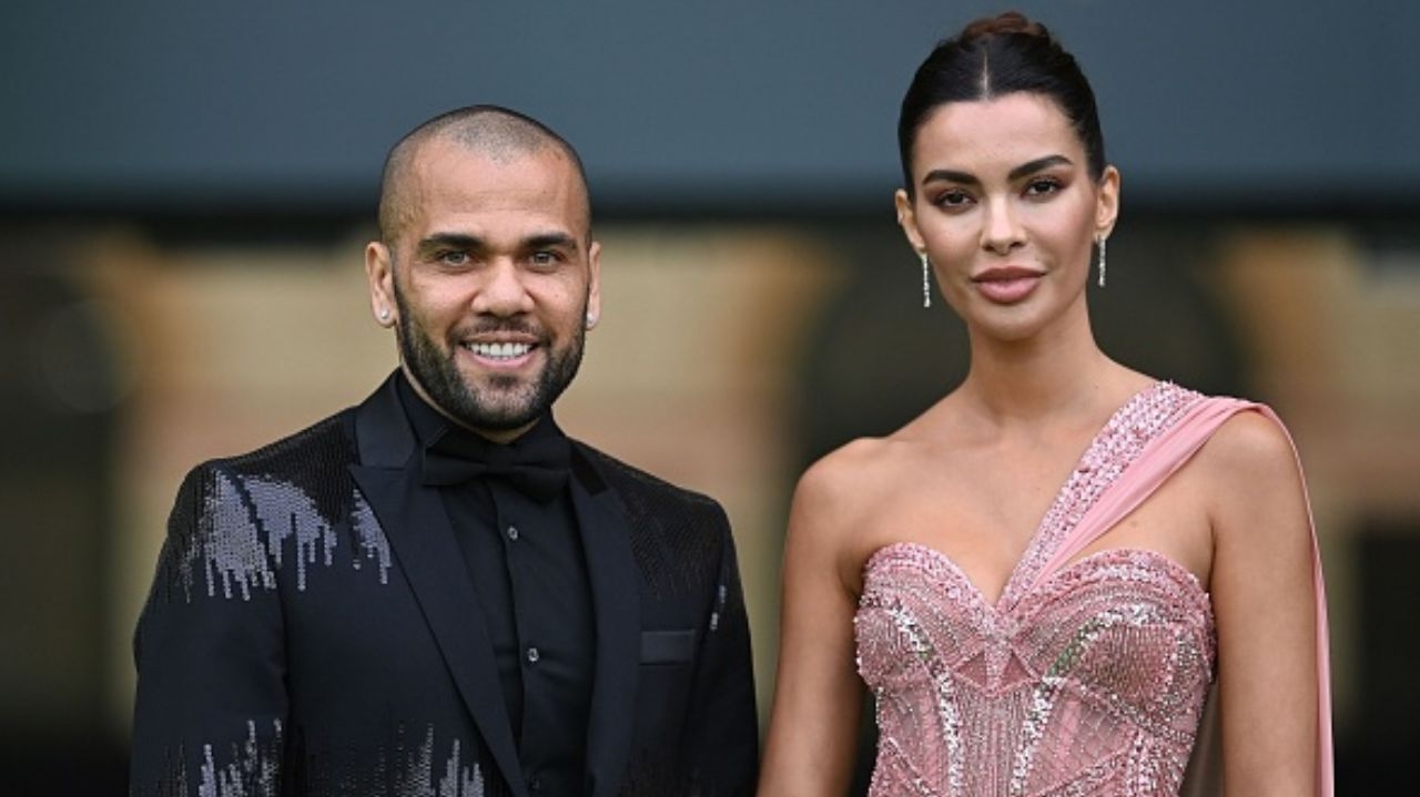 Daniel Alves aparece em foto comemorando o aniversário de Joana Sanz