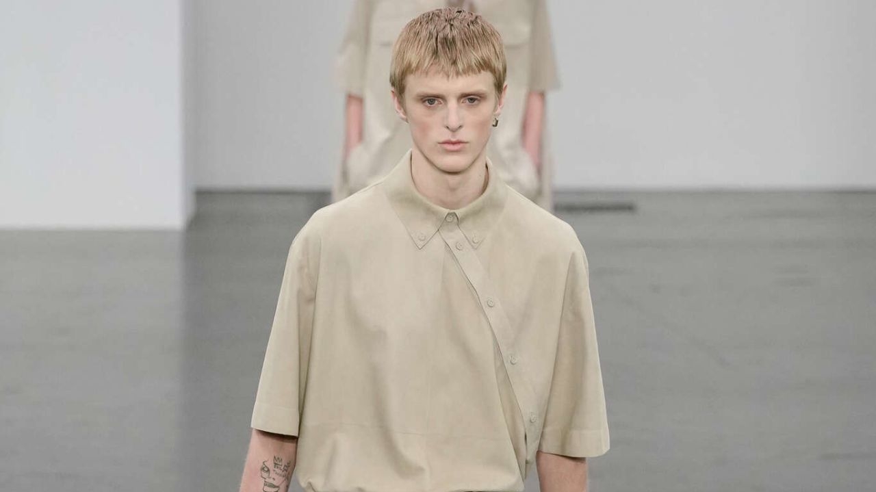 Fendi apresenta coleção de verão 2025 no Milão Fashion Week
