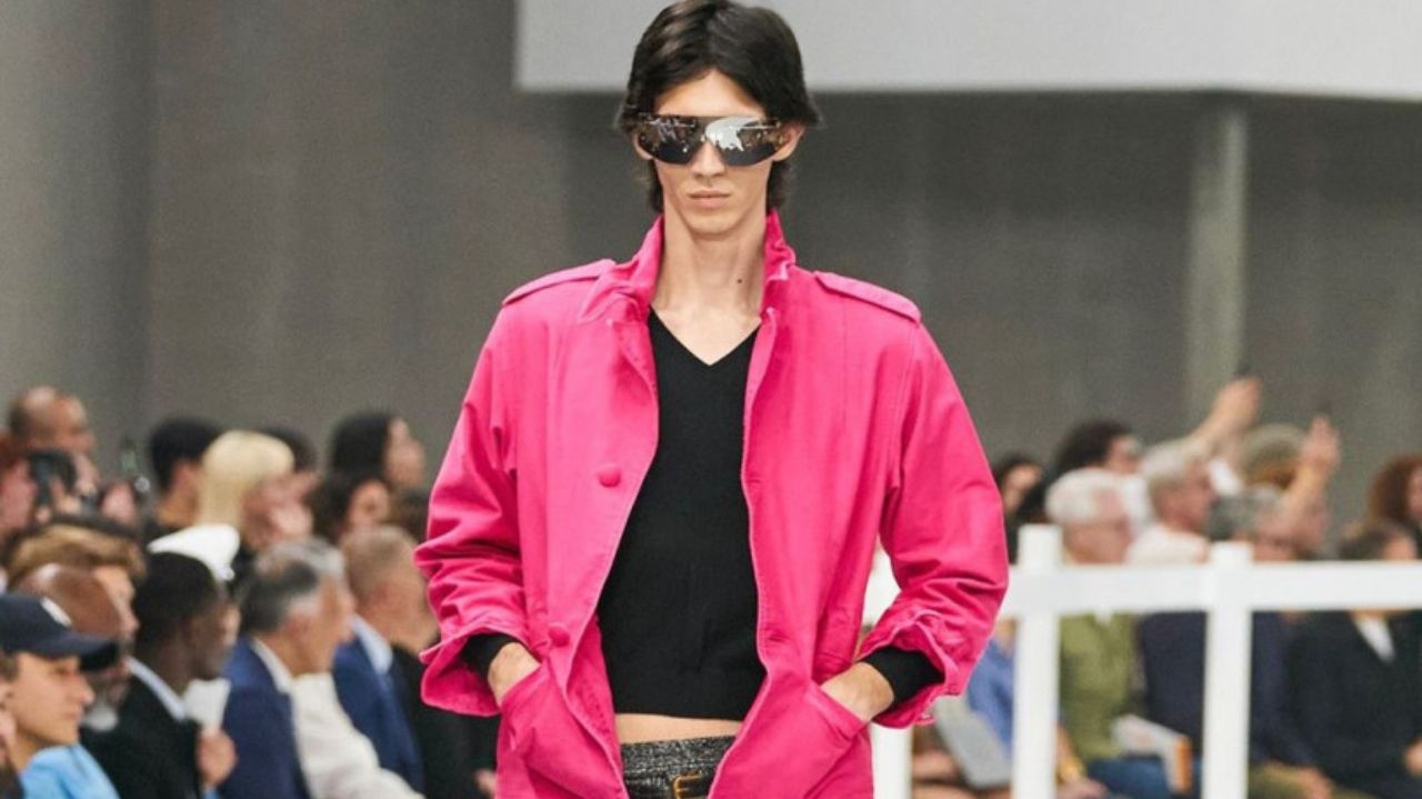 Milan Fashion Week: Prada explora o poder da realidade para o verão 2025