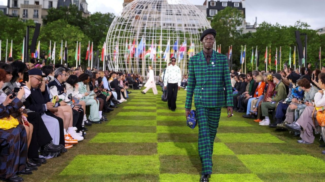 Louis Vuitton lança coleção utilitarista com trilha inédita de Pharrell Williams