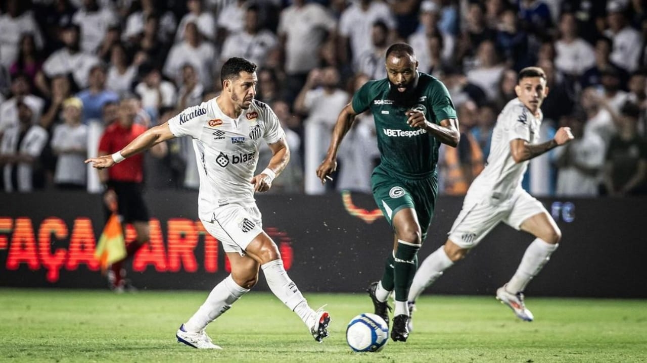 Pressionado, Santos encerra jejum, vence o Goiás e volta ao G-4 da Série B
