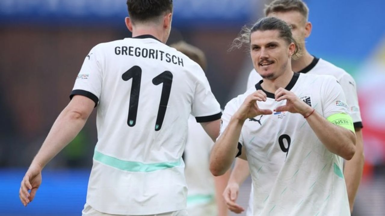 Áustria vence a Holanda em jogo de cinco gols e se classifica em primeiro no grupo D