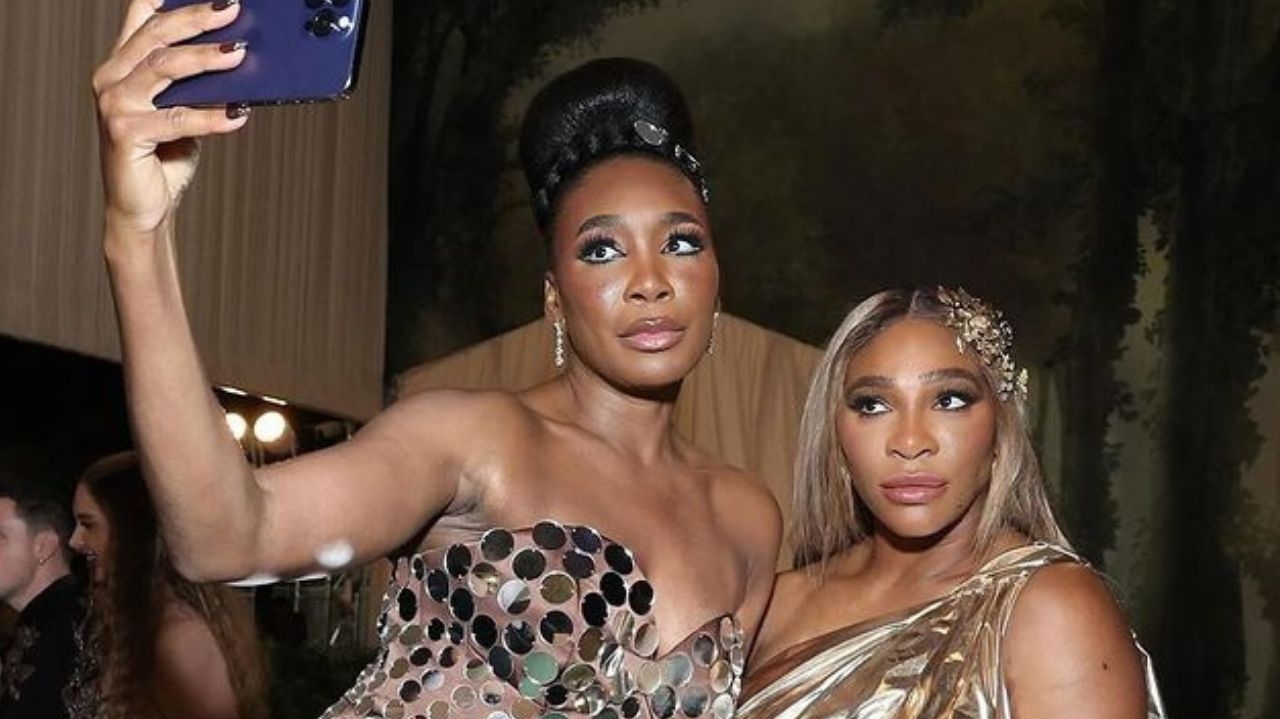 Da quadra para a moda: irmãs Williams surpreendem com looks fashion