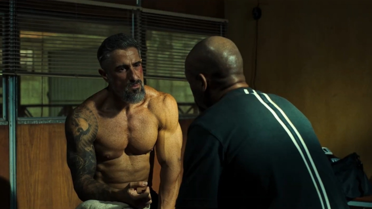 Marcos Mion incorpora lutador em teaser de “MMA: Meu Melhor Amigo”