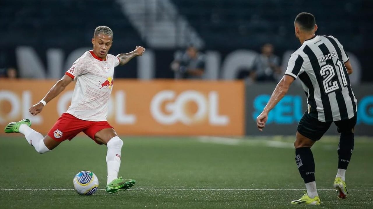 De virada, Botafogo vence o Bragantino e se aproxima da liderança do Brasileirão 2024