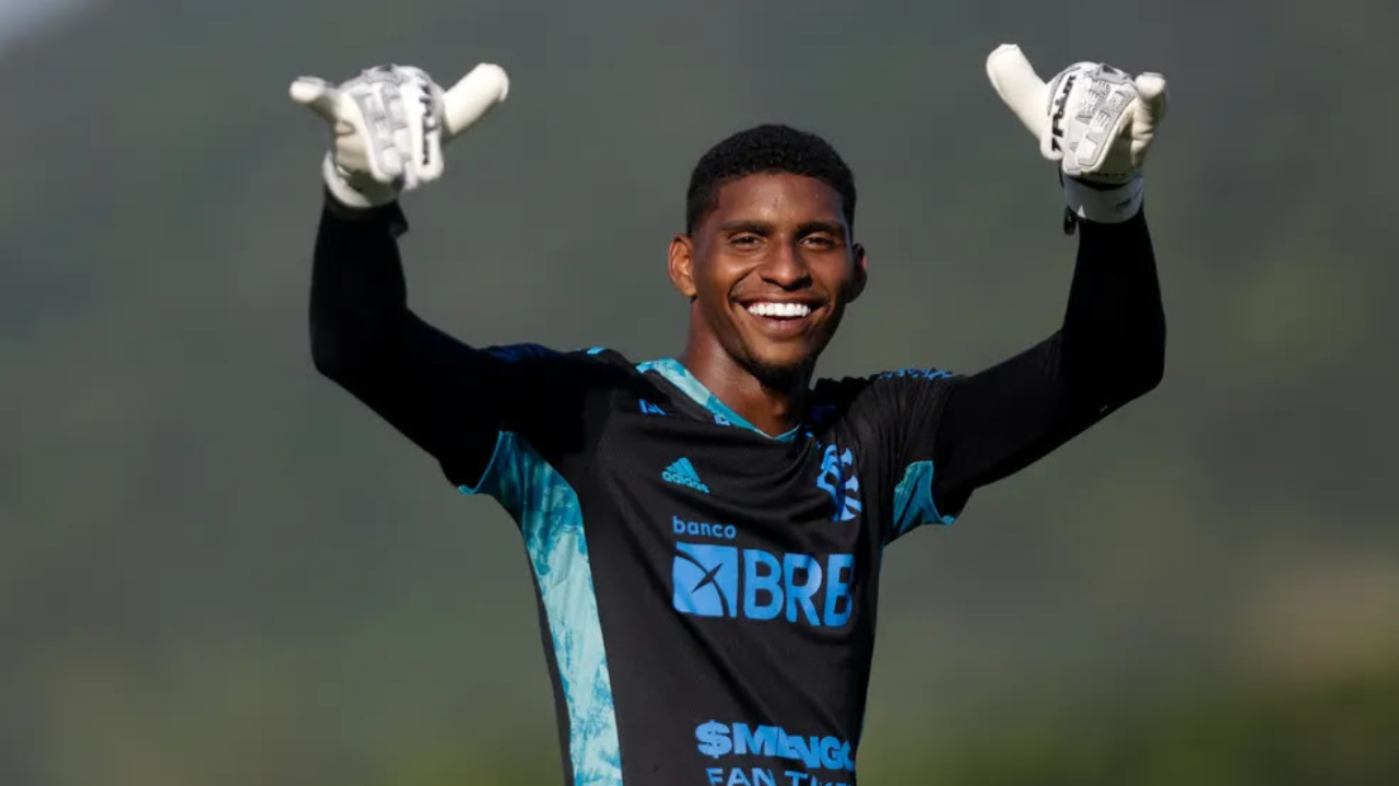 Corinthians está próximo de contratar Hugo Souza como goleiro