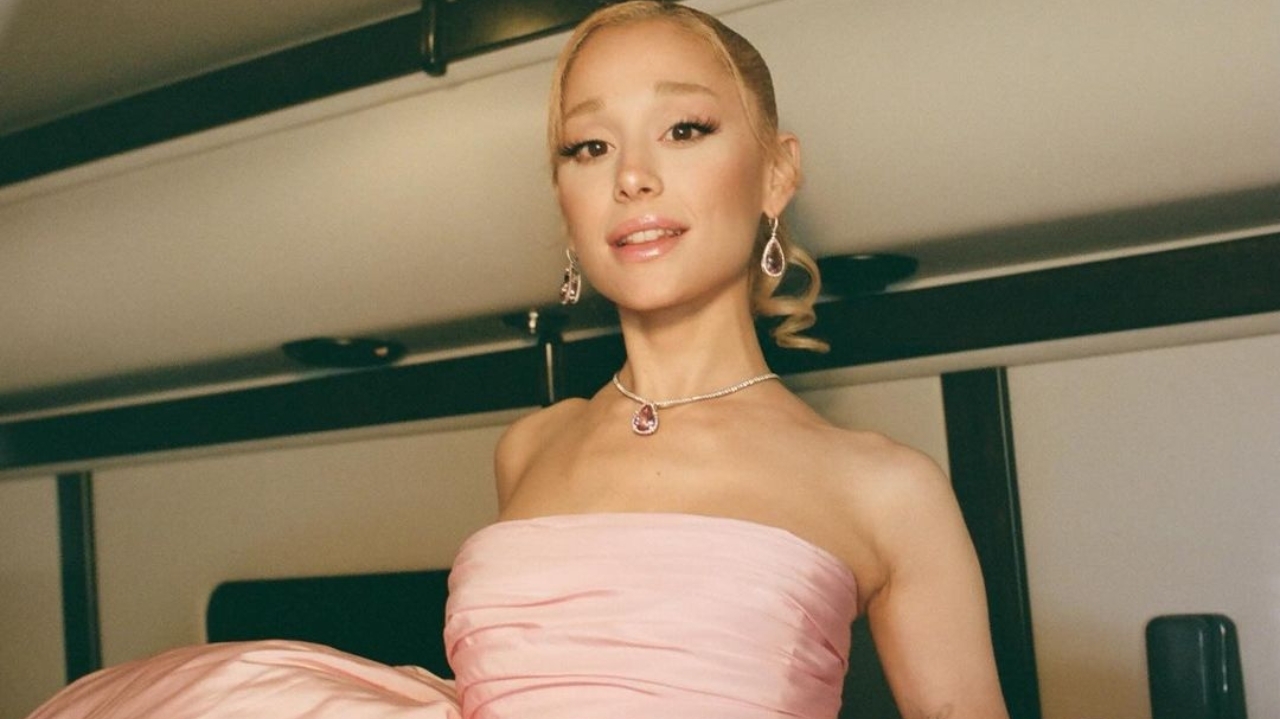 Ariana Grande comenta sobre serial killer e família da vítima rebate a cantora