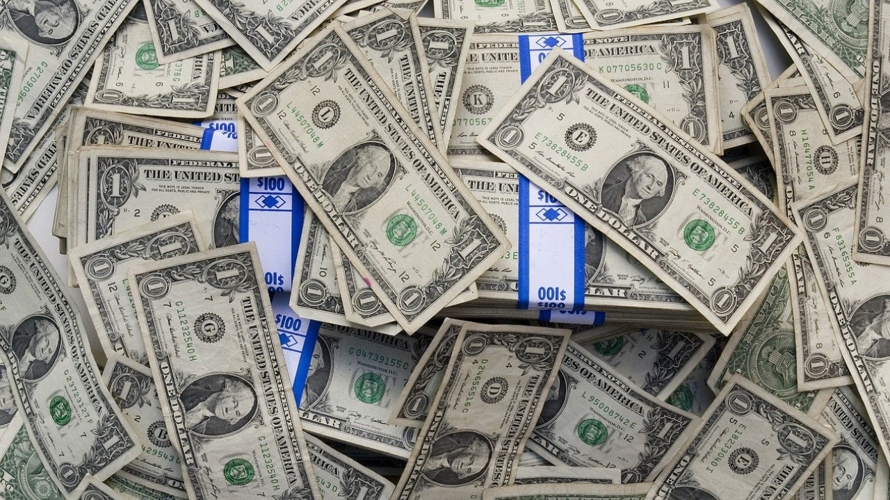 Dólar chega a R$5,65; valor é o maior registrado desde 2022