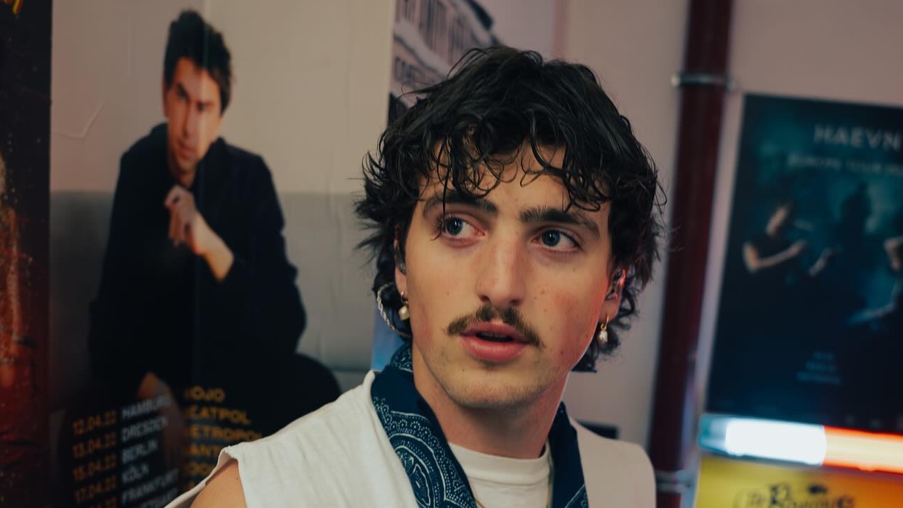 “Beautiful Things”, de Benson Boone, passa de 1 bilhão de streams no Spotify