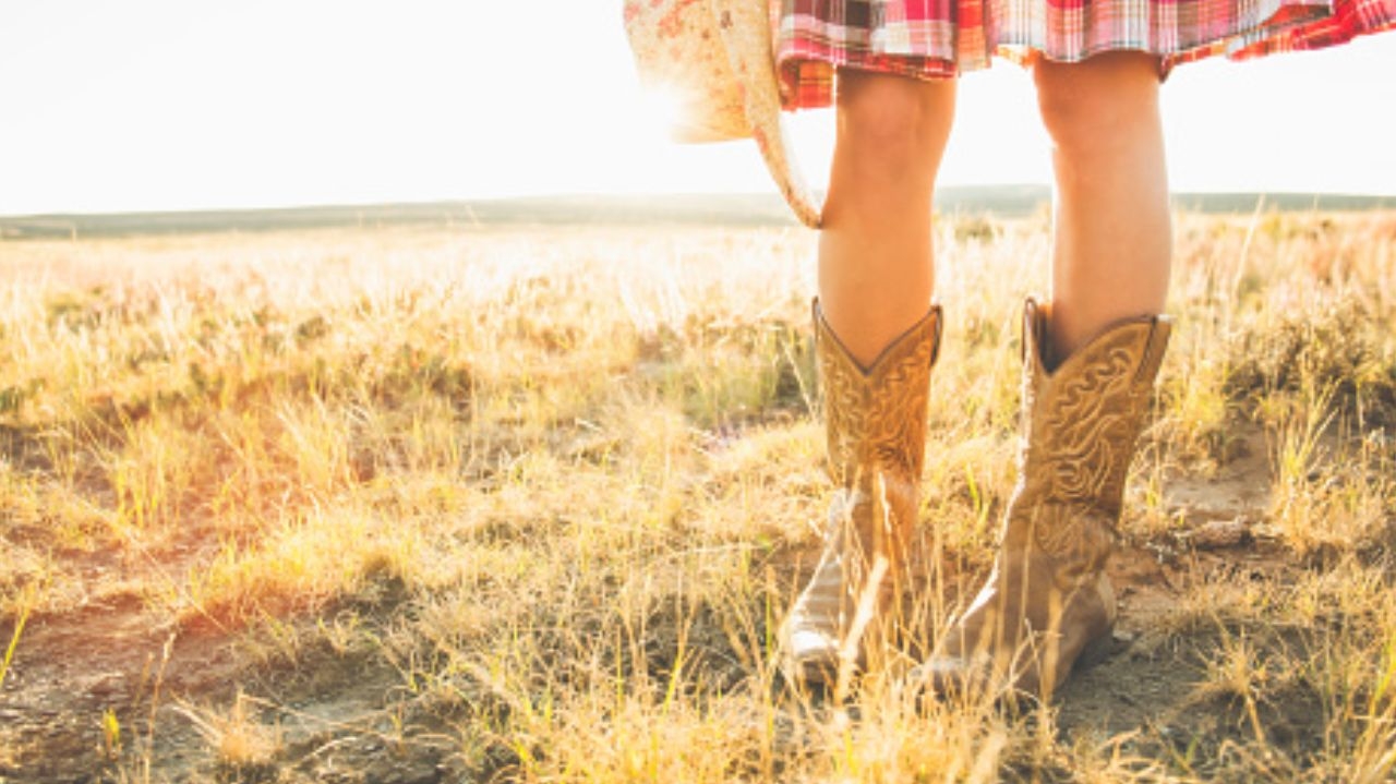 Neste inverno: dicas de moda para combinar com a bota western e ficar ainda mais estilosa