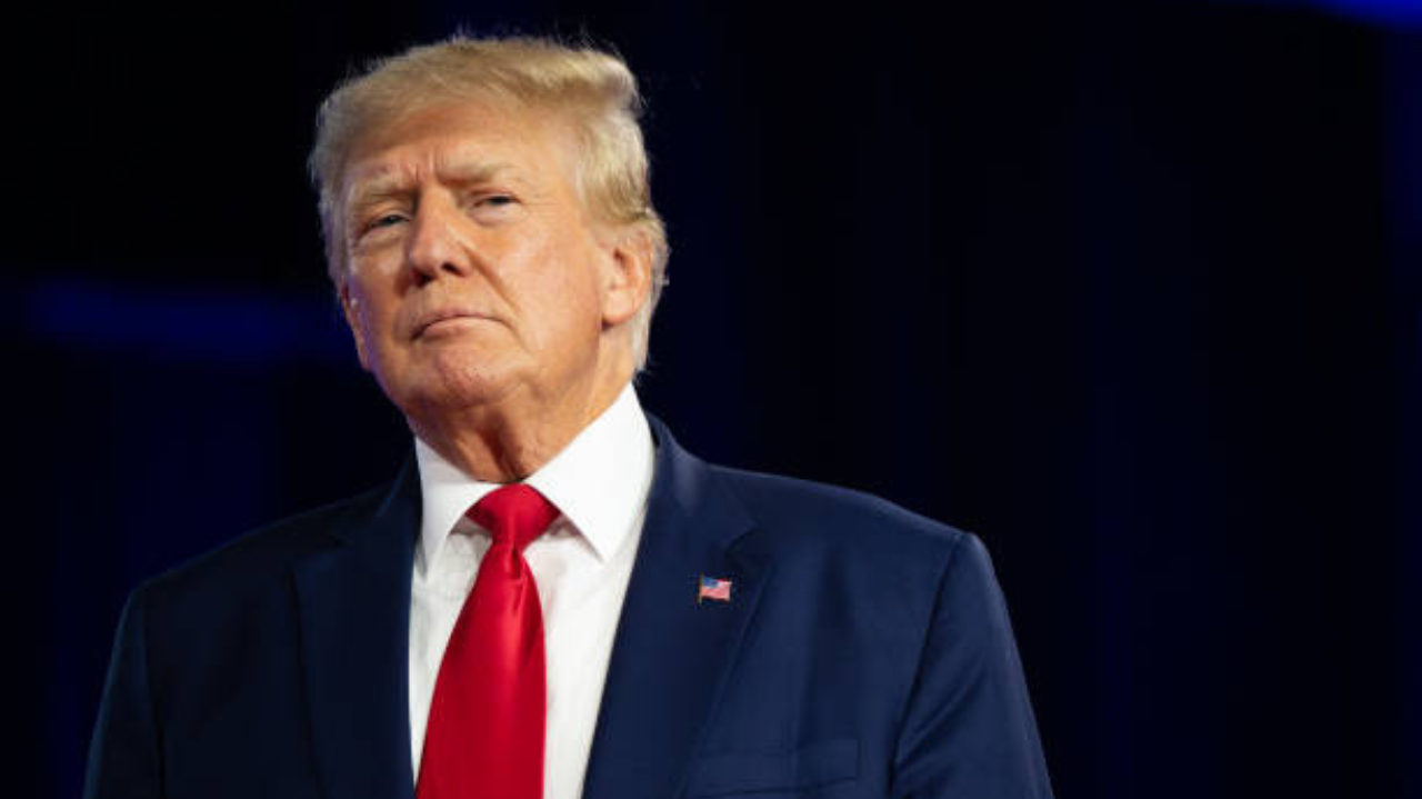 Donald Trump se prepara para possível confronto com Kamala Harris