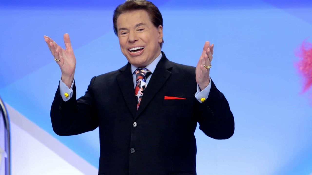 Alta de Silvio Santos é adiada e apresentador segue internado em hospital
