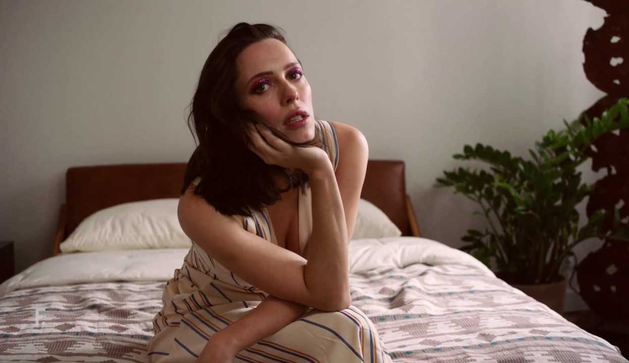 Rebecca Hall fala sobre cena em que teve de “/fazer sexo”/ com um fantasma