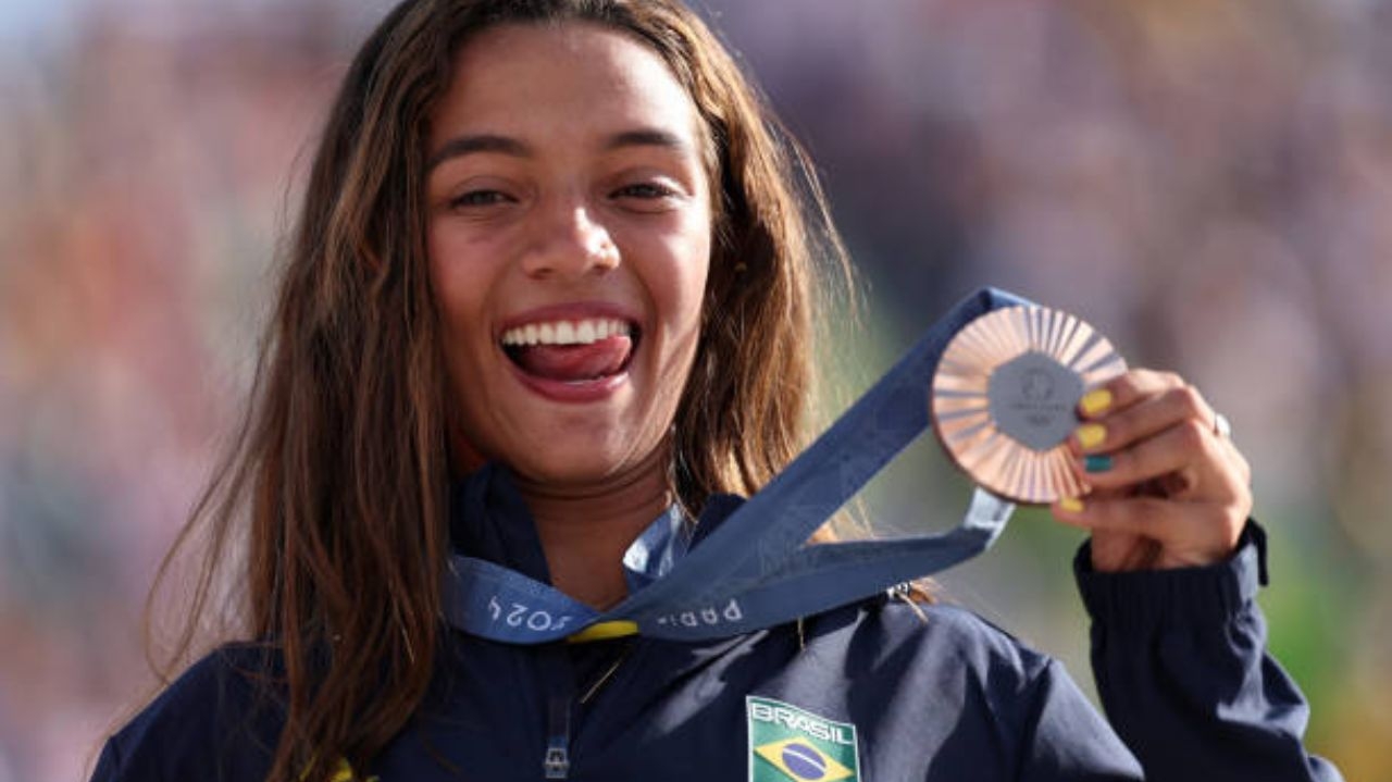 Rayssa conquista medalha de bronze e quebra recordes nos jogos de Paris