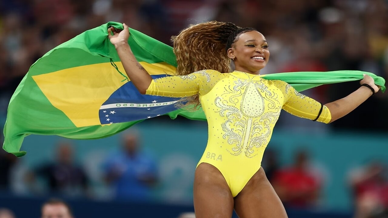 Rebeca Andrade fica com a prata e se iguala  a maiores medalhistas do Brasil
