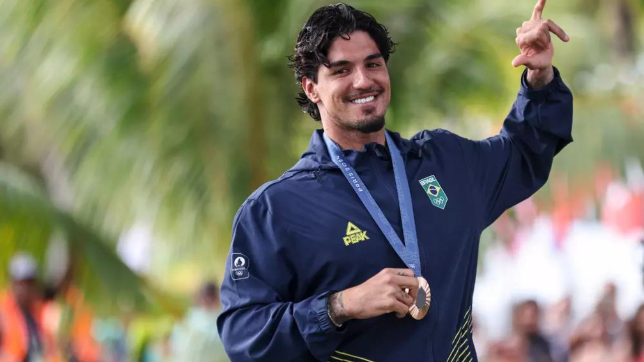 Gabriel Medida comemora medalha Olímpica e nega frustração por falta de ondas na semi