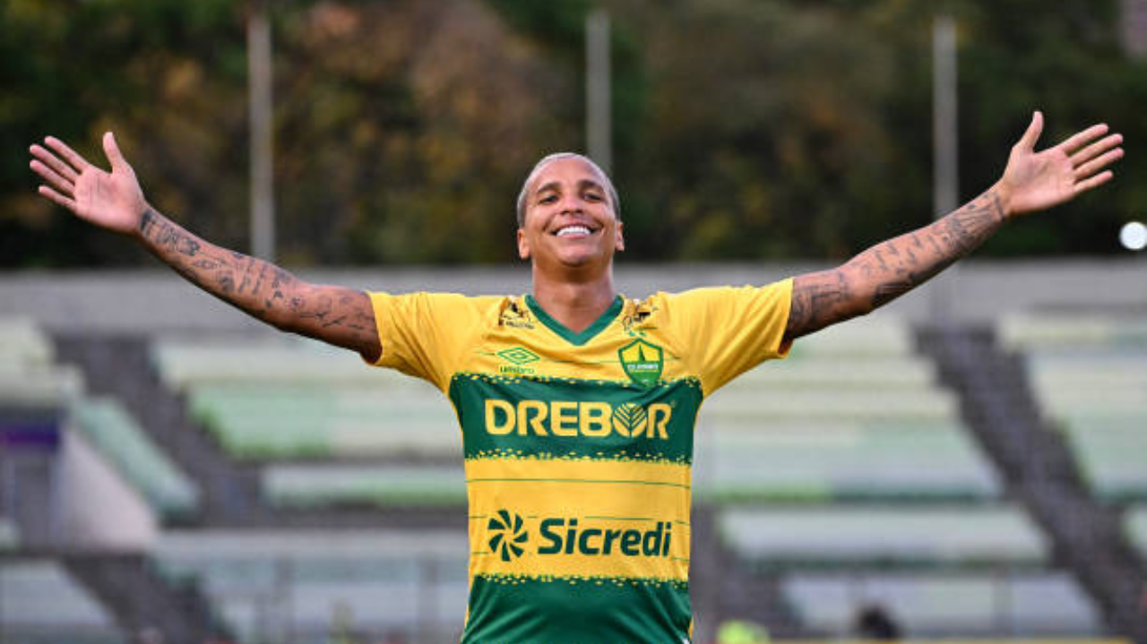 Deyverson assina com Atlético-MG até 2025