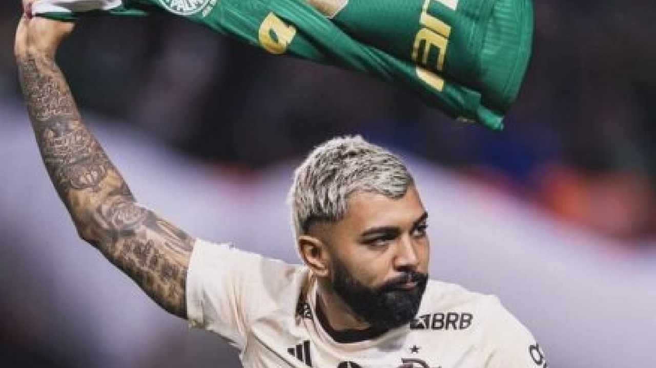 Gabigol responde torcedores  após  polêmica com a camisa do palmeiras