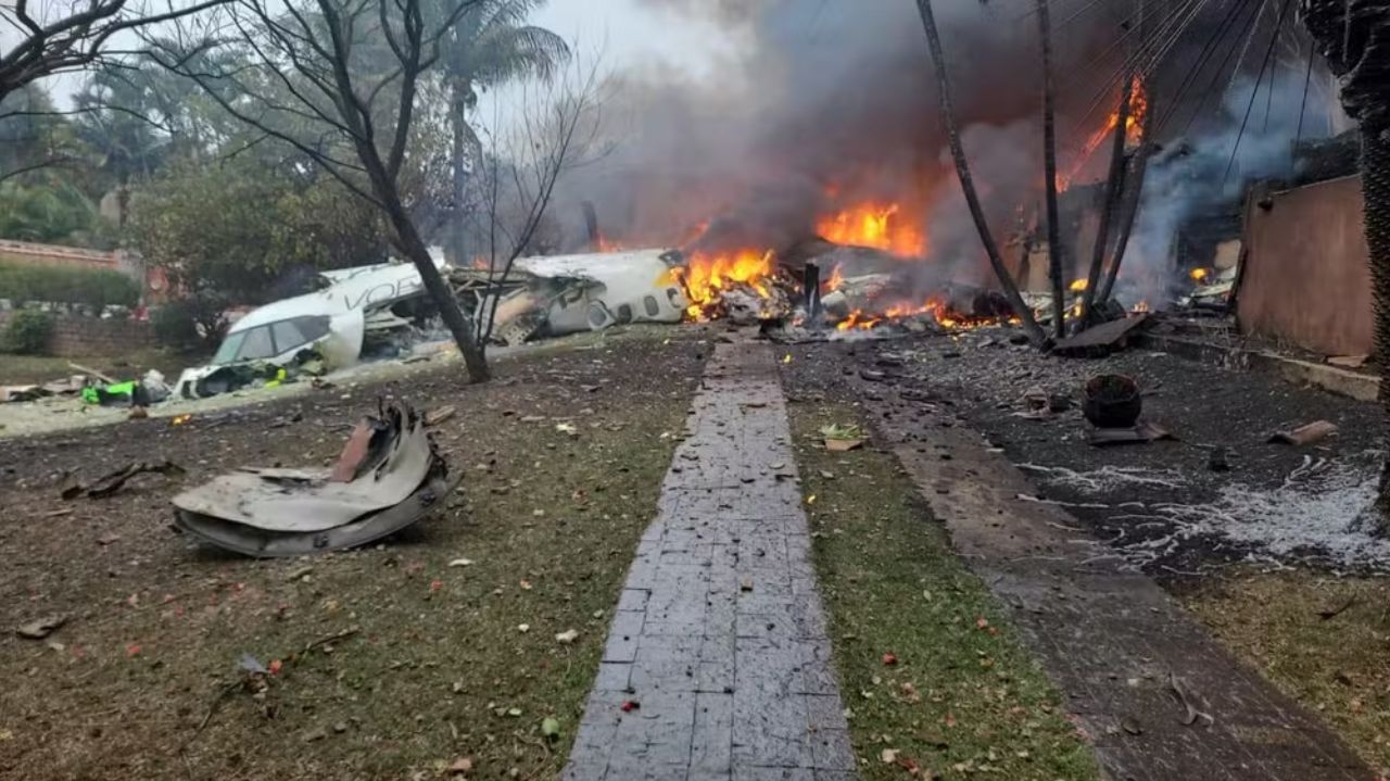 Especialistas apontam possível causa da queda de avião em São Paulo